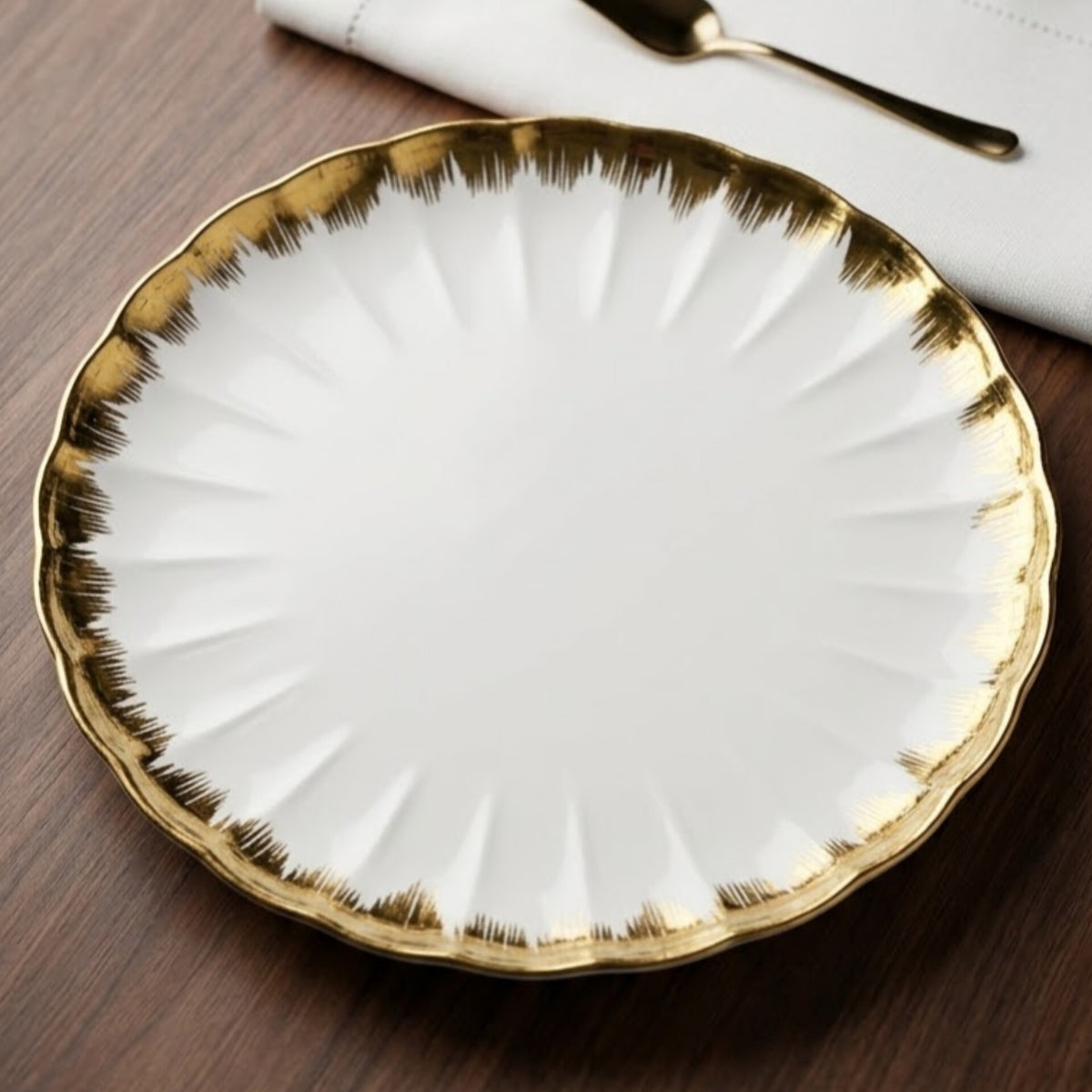 10 Inch Ceramic Shell Dinner Plate With Gold Details