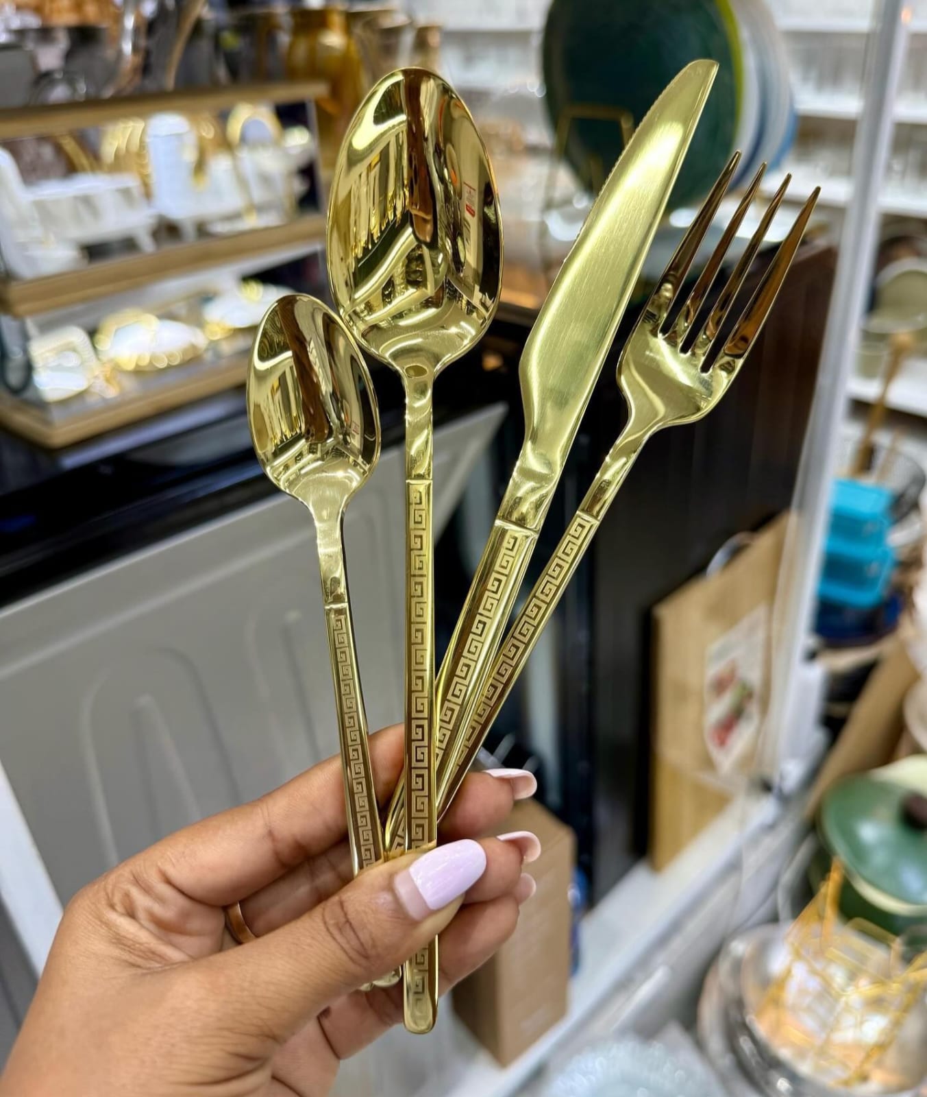 24-piece stainless steel cutlery set gold and silver 