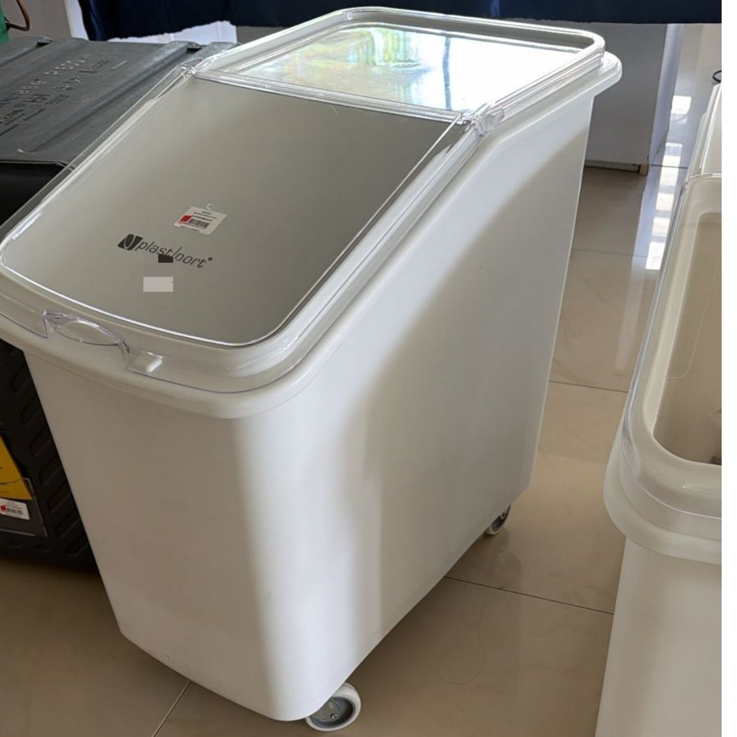 102 Litres Mobile Ingredient Commercial Bin with Wheels and Scoop – KAP0254