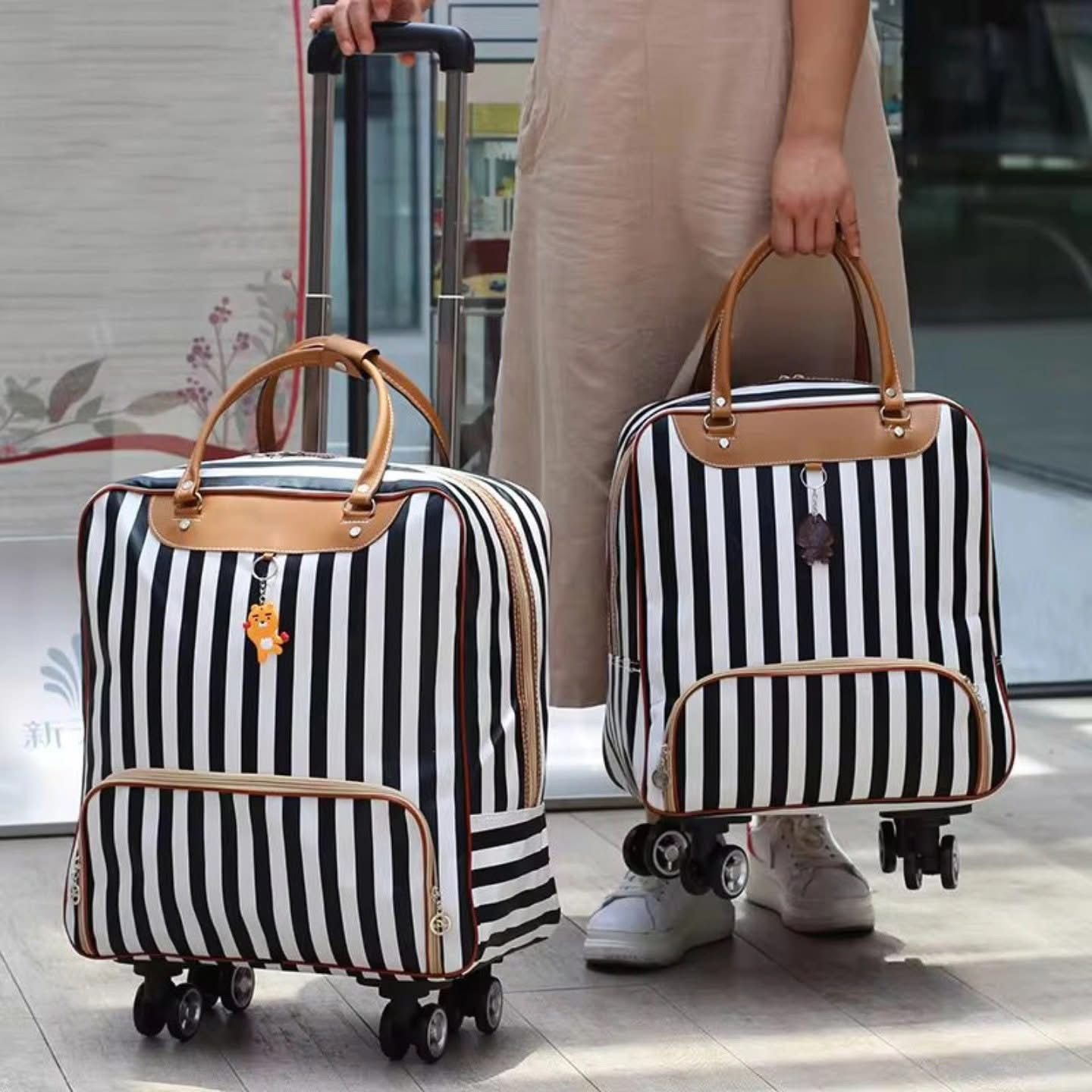 Trolley Travel Bag with 4  Wheels