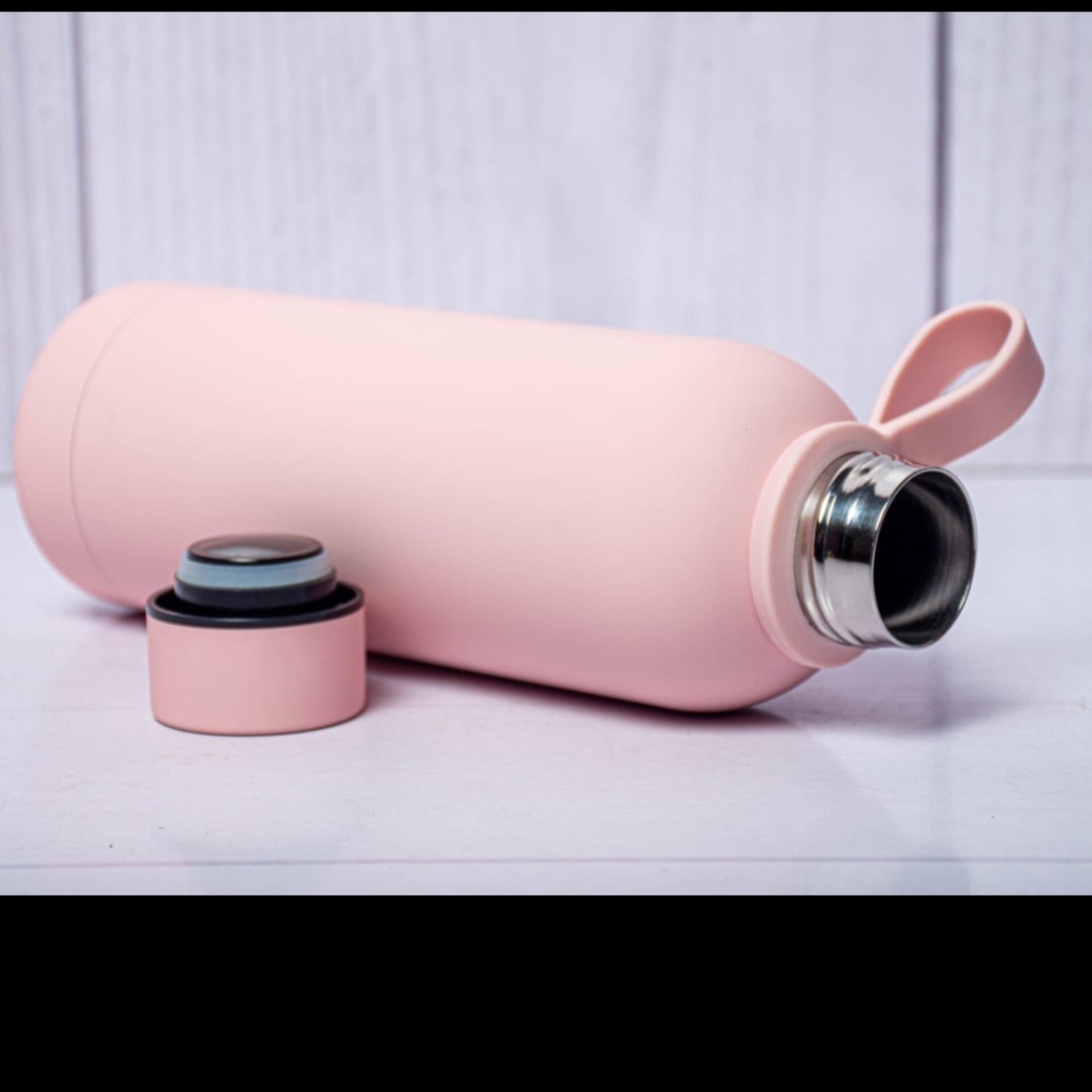 Matte Finish 500ml Vacuum Bottle
Insulated Carry Loop Water Flask
500ml Stainless Steel Thermal Tumbler
The Travel Hydration Keeper (500ml)
Soft-Touch Double Wall Water Bottle