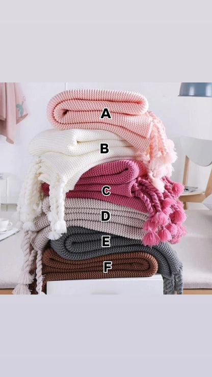 Knitted throw blanket