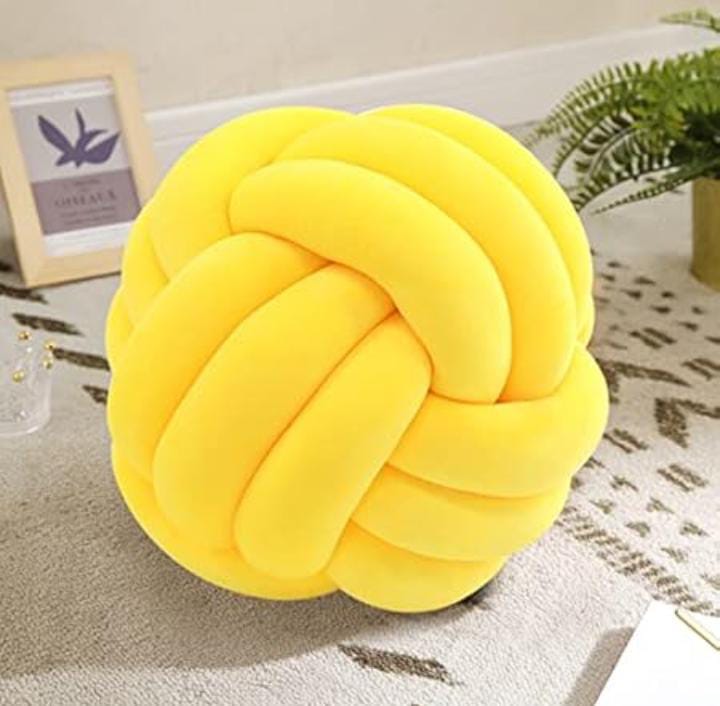 Knot Pillows Red only
