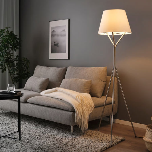 Tripod floor lamp