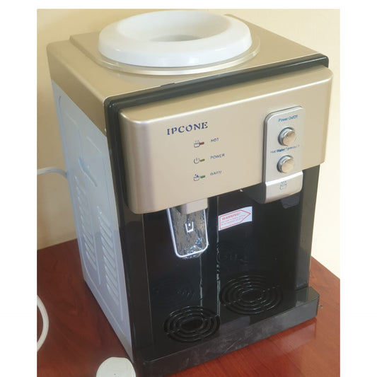 Table top water dispenser