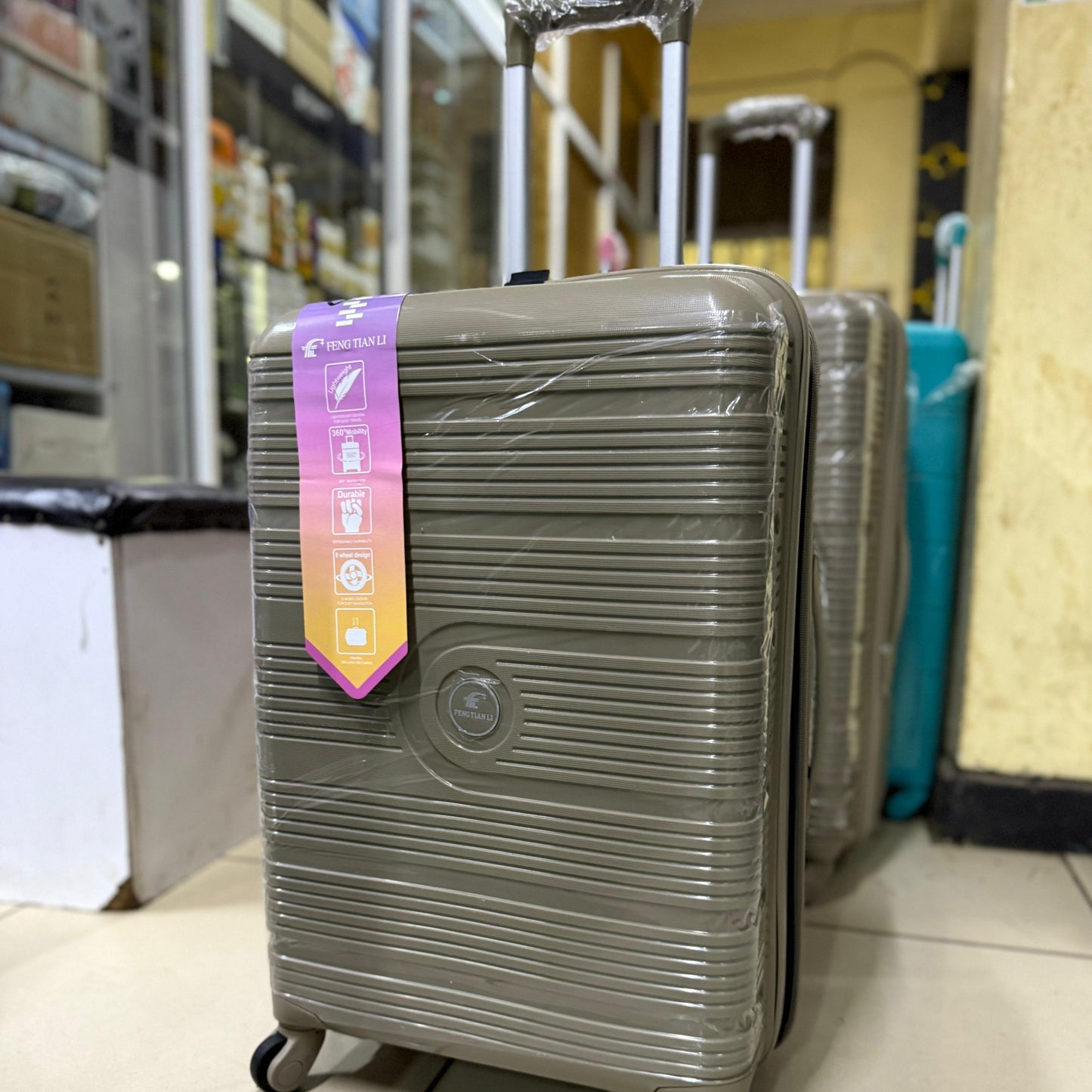 Medium suitcases 66cm