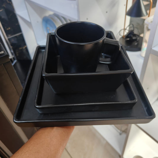 Black dinner set