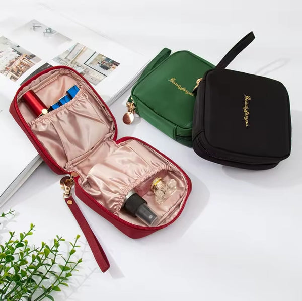 Waterproof pad pouch