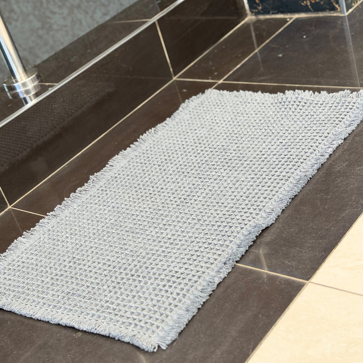 Minimalist Waffle Bathroom Door Mat