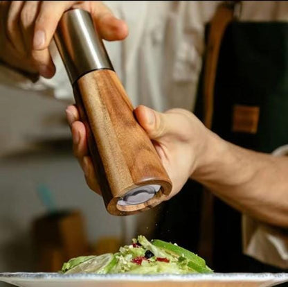 2Pcs Kitchen Pepper and Salt Grinder Set