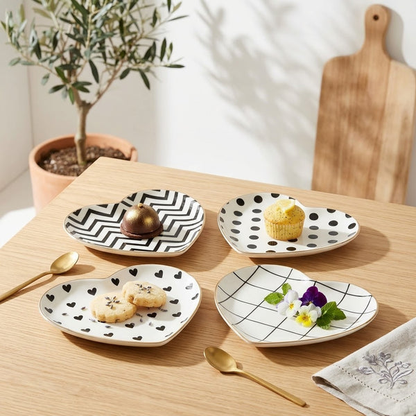 4Pcs Set Black White Heart Shaped Ceramic Trinket and Dessert Plates