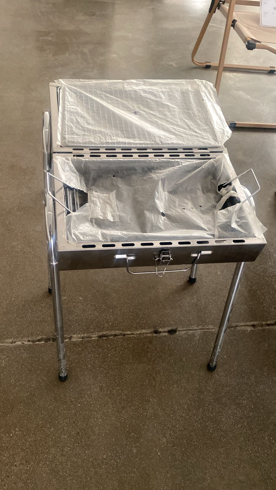 Charcoal bbq grill