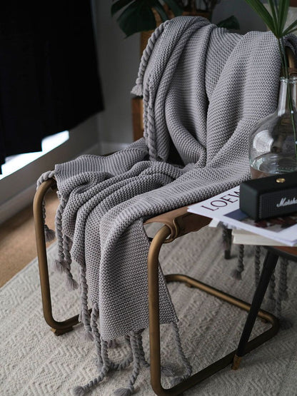 Knitted throw blanket