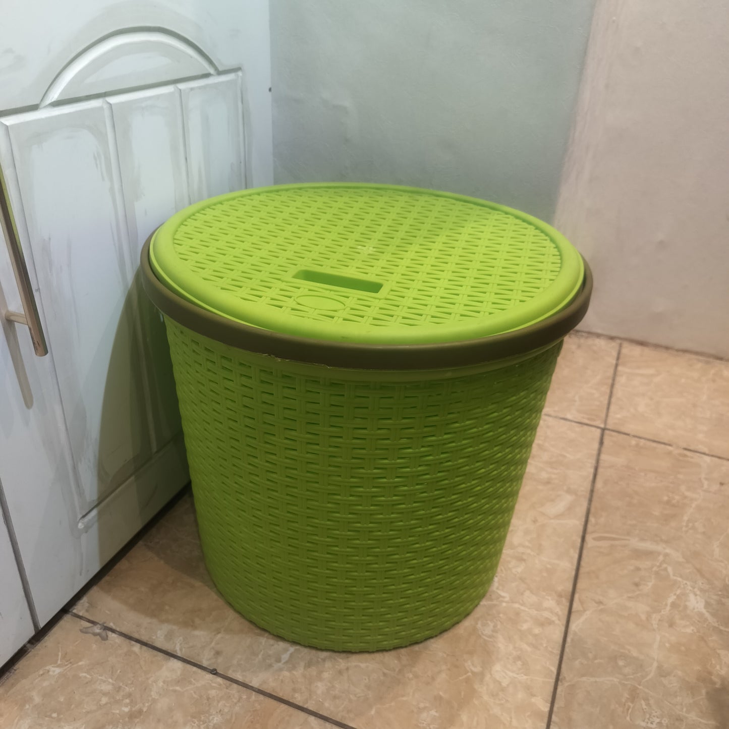 Laundry basket with lid gha