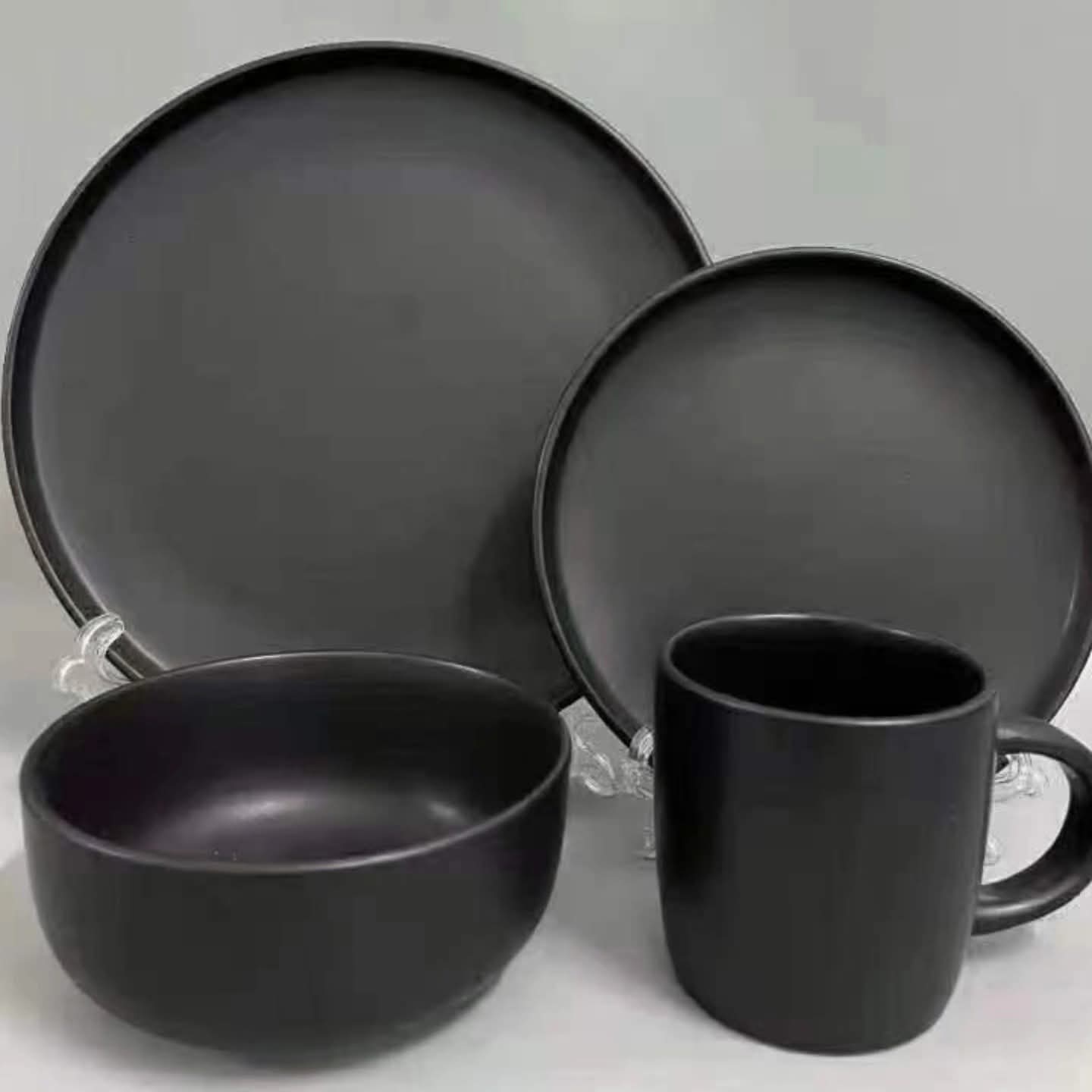 Black dinner set
