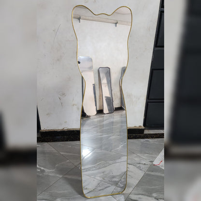 Unbreakable standing mirror