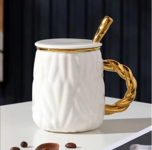 Ceramic cup with cover