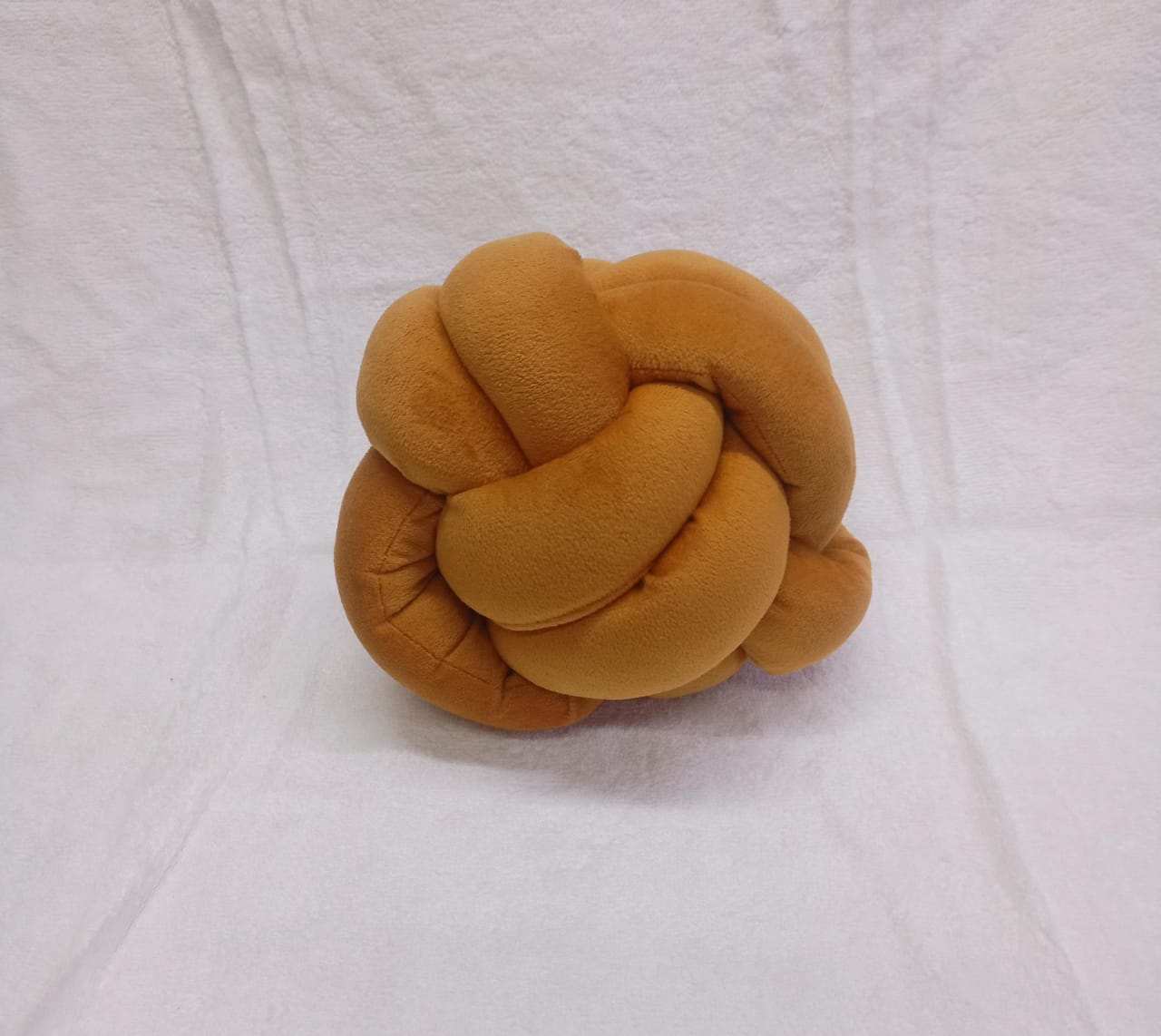 Knot Pillows Red only