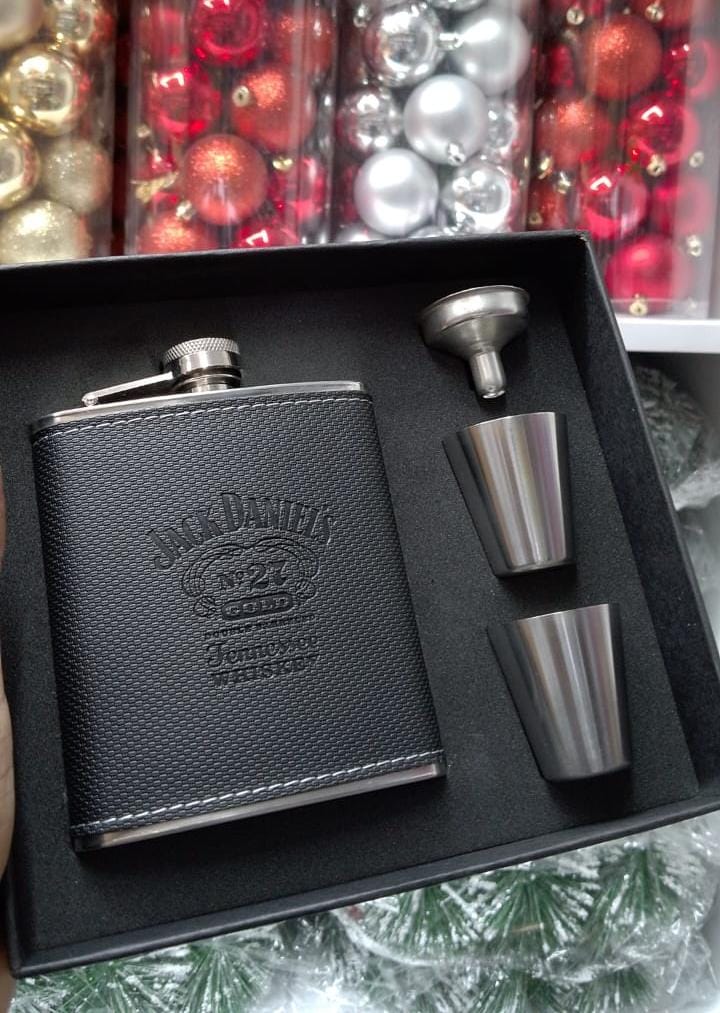Whiskey flask  with tot gift set