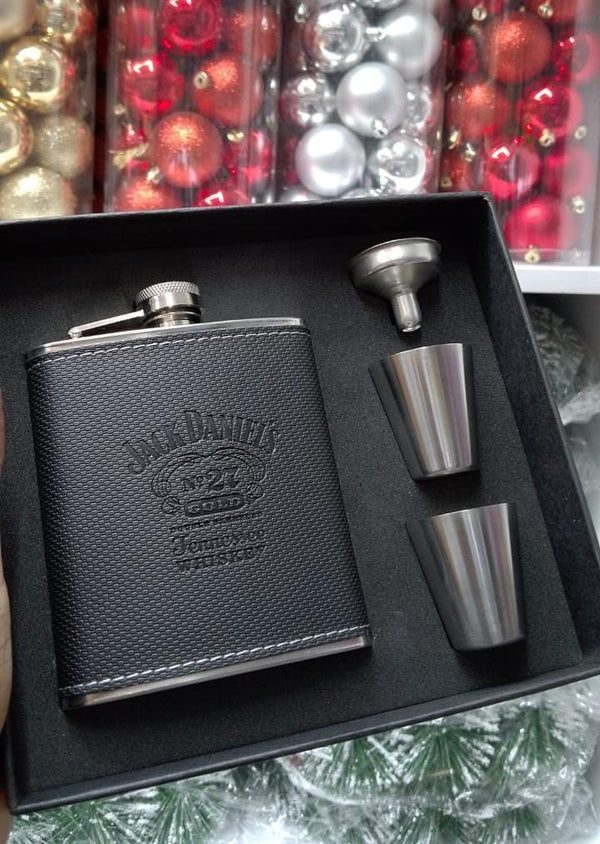 Whiskey flask  with tot gift set
