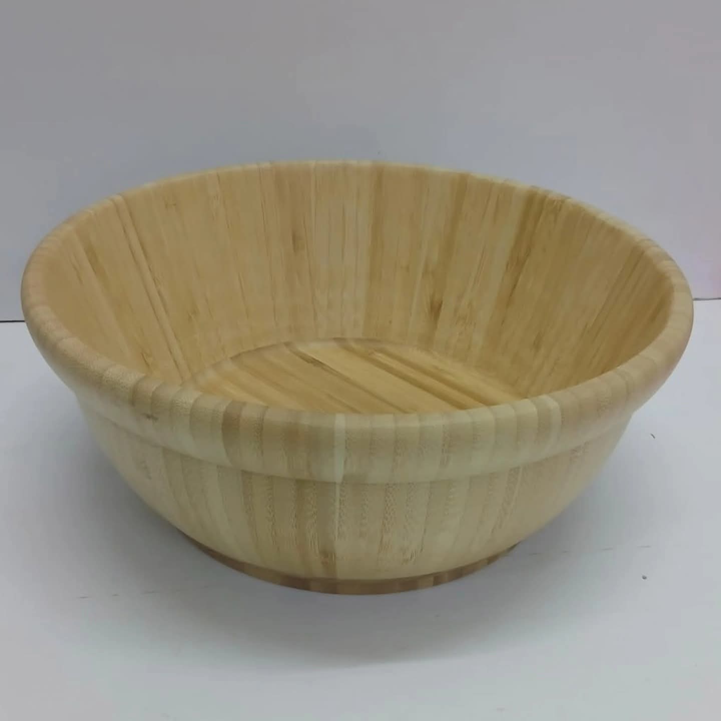 Round bamboo salad bowl