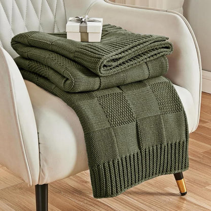 Knitted throw blanket