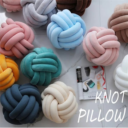 Knot Pillows Red only