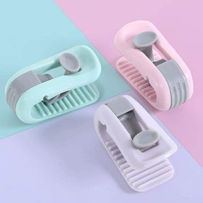 Bed sheet / duvet clips