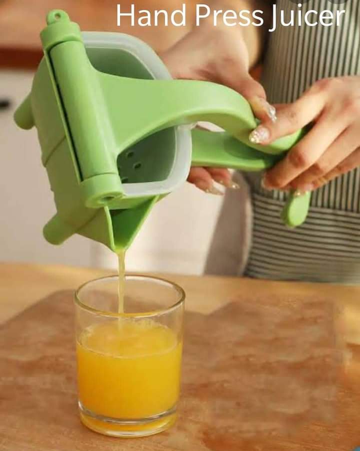 Plastic hand press juicer