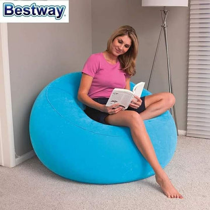 Inflatable lounge seat with hand pump