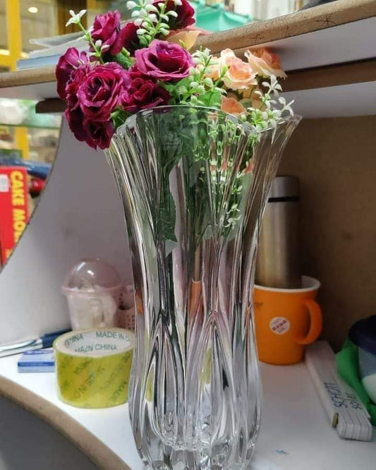 Clear glass flower vase