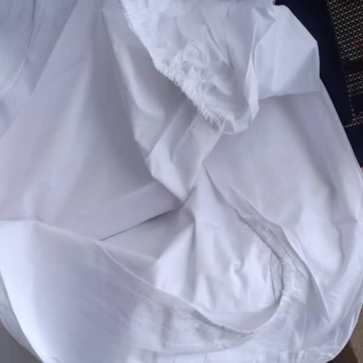 6*7 White Bedsheets Flat and Fitted