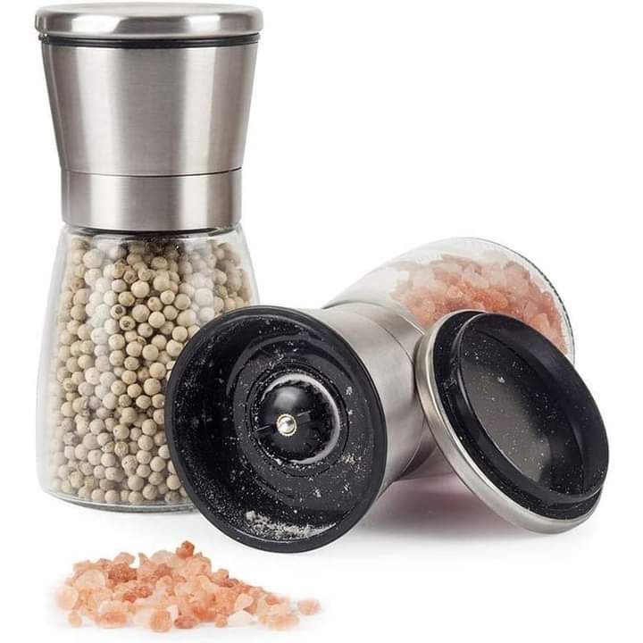 Salt and pepper grinder set