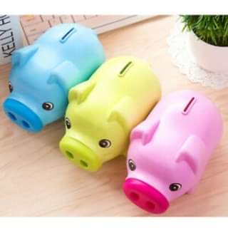 Kids saving piggy bank