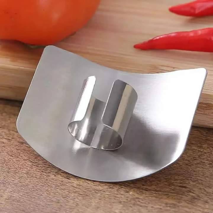 Protective metallic chopping guard