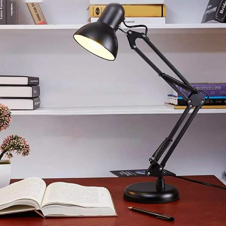 Long swing arm classic desk lamp