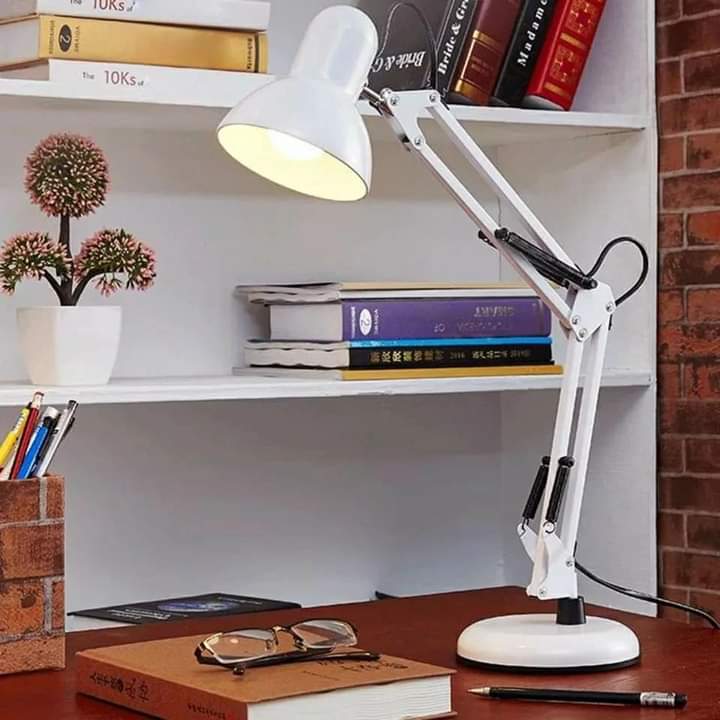 Long swing arm classic desk lamp