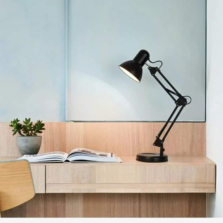 Long swing arm classic desk lamp