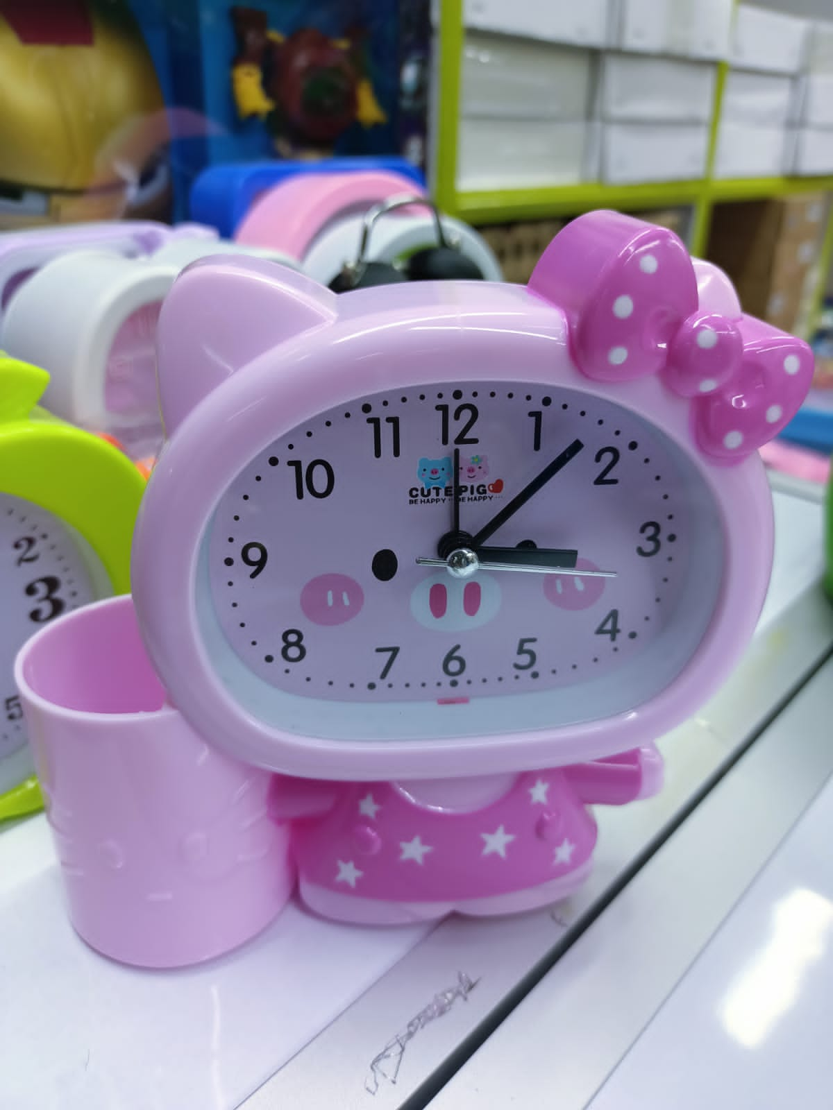 Hello kitty/busy bee table clock