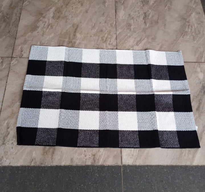 Woven Rug (Black & White) Checked Drafted